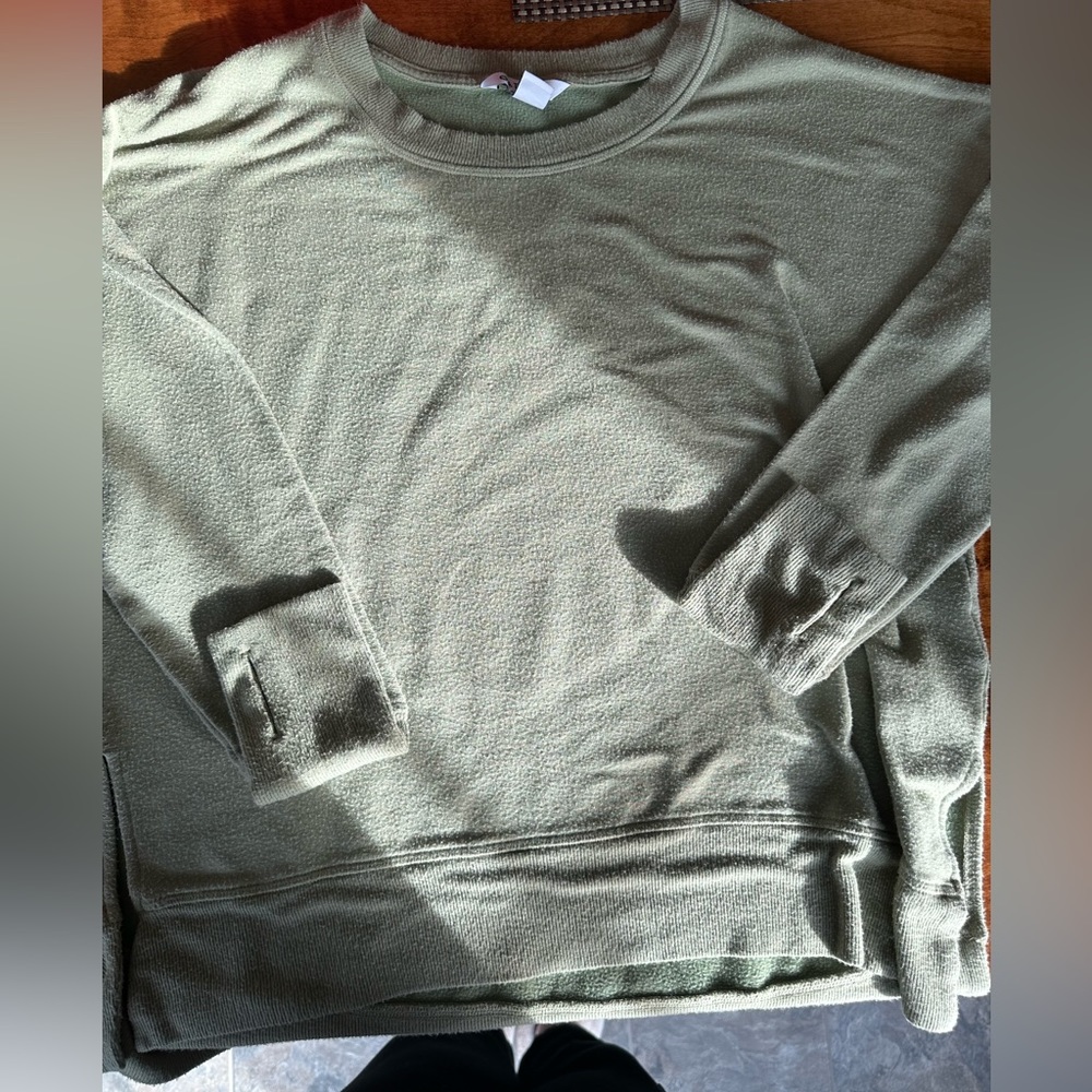 Athleta T Shirt Top Womens Large Green Nylon Thumb Holes Long Sleeve Pullover